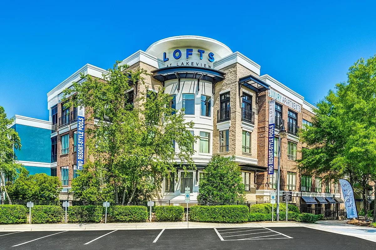 Building Photo - Lofts at Lakeview