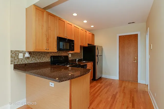 1 bed, 750 sqft, $1,900 — Photo 3