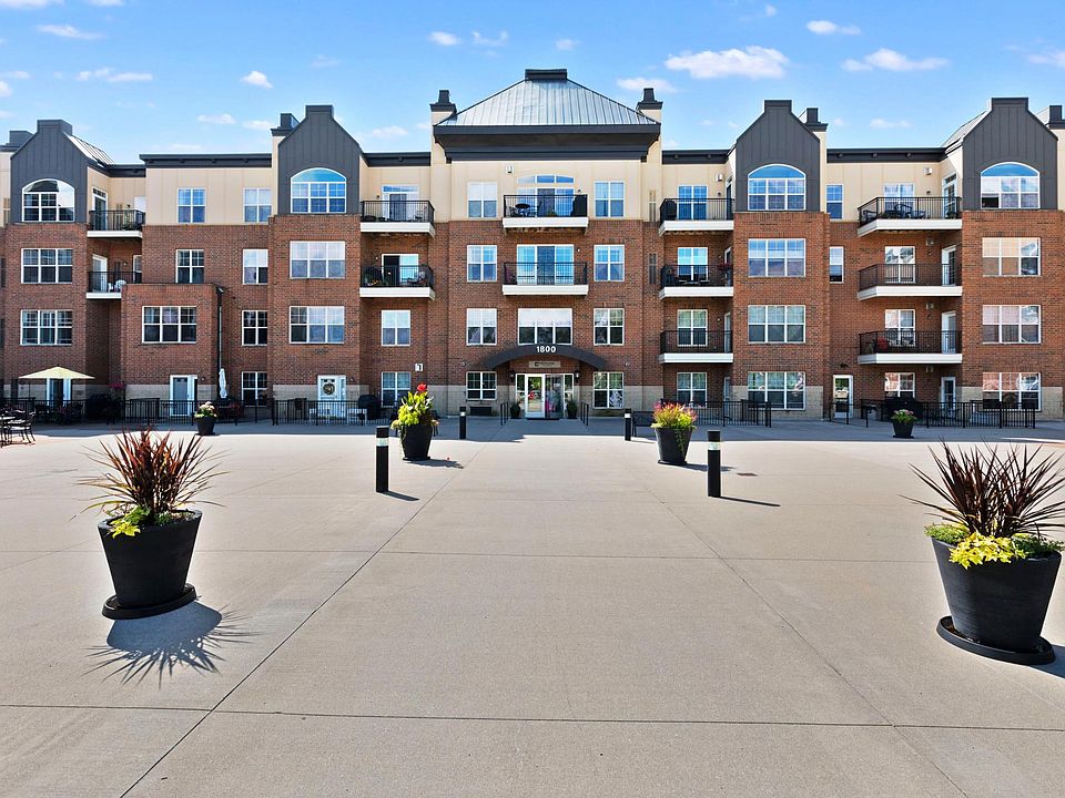 One of the only luxury condo buildings in Highland Park!