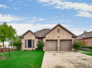 2601 Briargrove Dr, Hurst, TX 76054