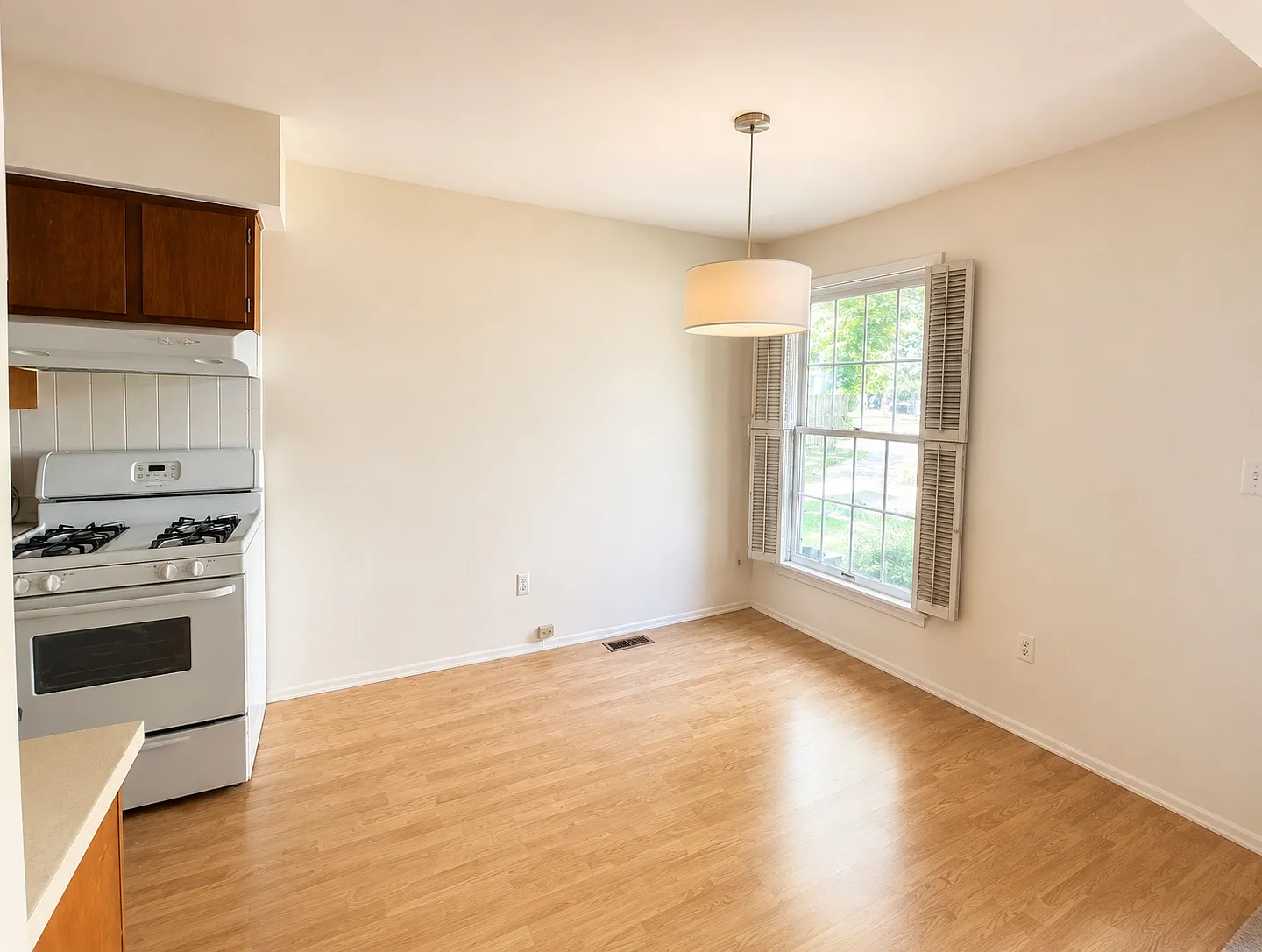 2 bed, 825 sqft, $1,895 — Photo 3