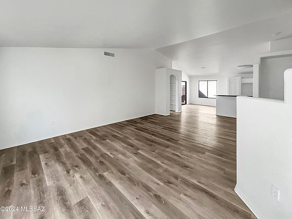 3rd image of 2229 W Silver River Way