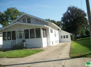 409 E Cedar St, Cherokee, IA 51012