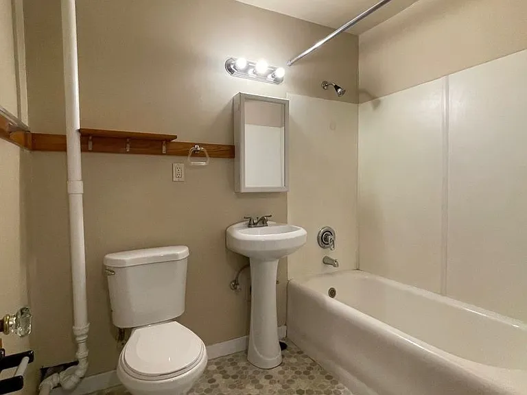 222 E Hamlin St — Photo 15