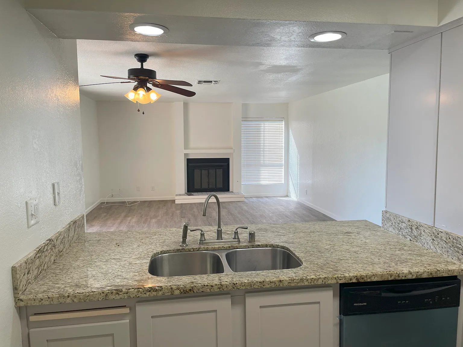 208 N Crenshaw Street — Photo 3