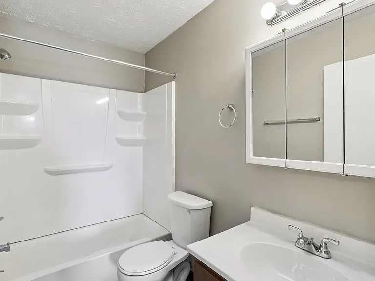 Oakwood Apartments — Photo 8