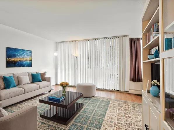 4200 Mayberry St #204, Burnaby, BC V5H 4A7