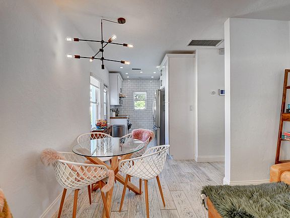 4th image of 905 SE 2nd Avenue