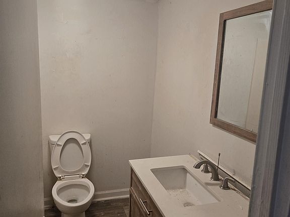 3rd image of 500 & 502 Carver Dr