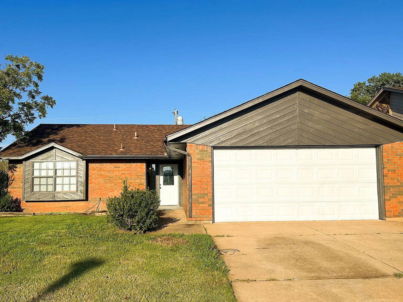 1411 SE Hillcrest Ave — Photo 2