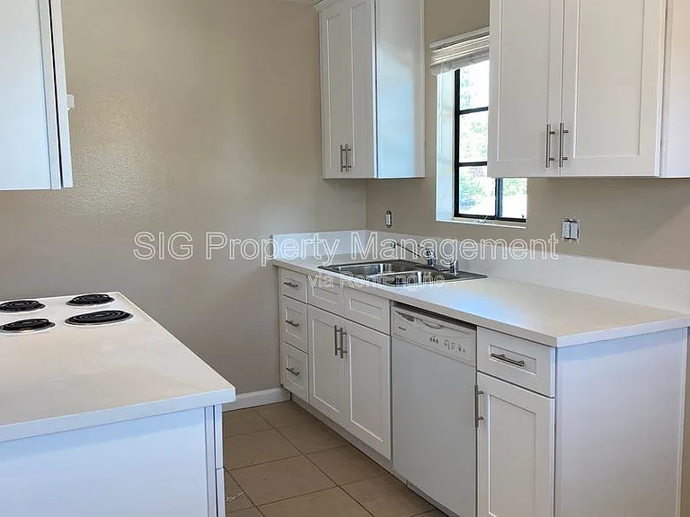 405 W Alameda Ave #J — Photo 5