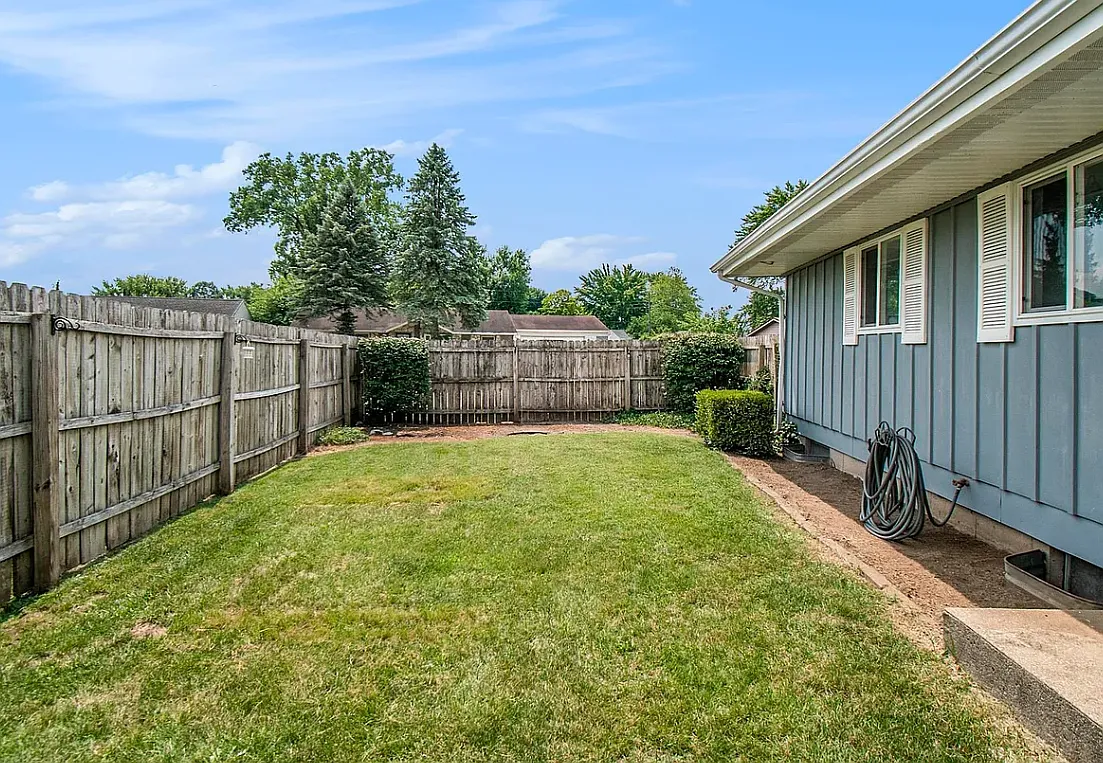 3 bed, 2101 sqft, $2,200 — Photo 4