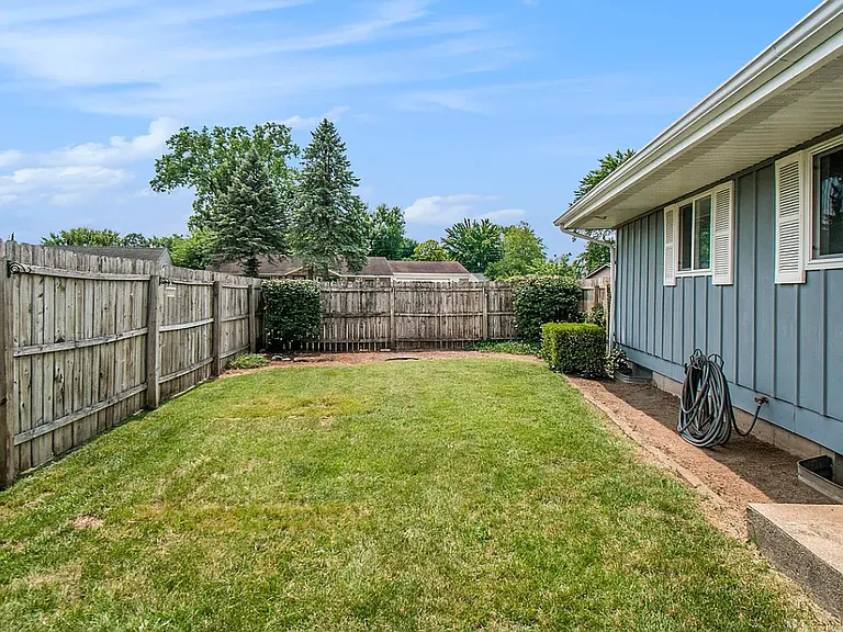 3708 Greenmont Dr — Photo 4