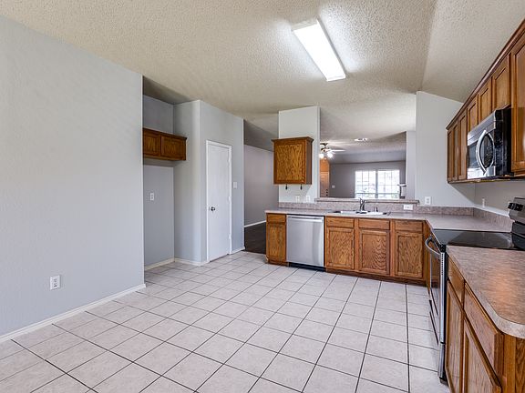 3rd image of 9936 Carter Dr