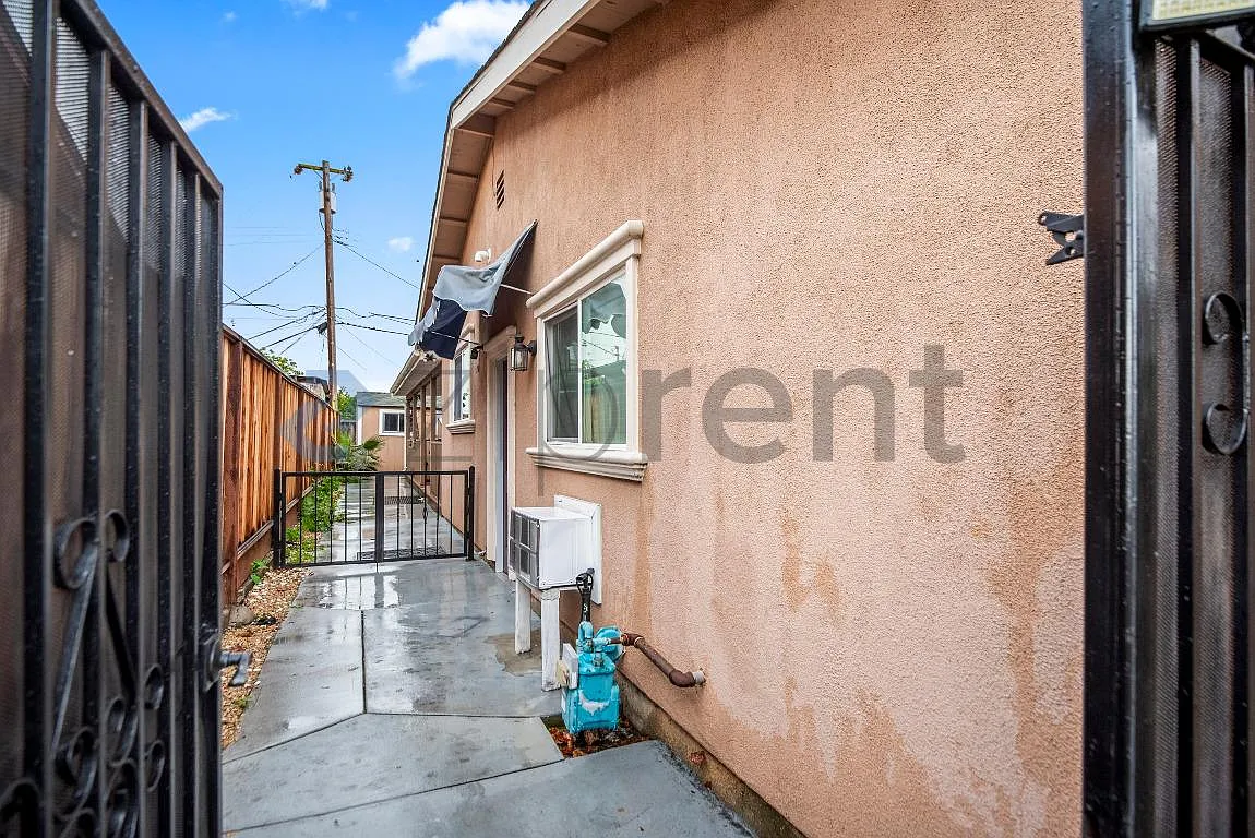 1 bed, 350 sqft, $1,600 — Photo 3