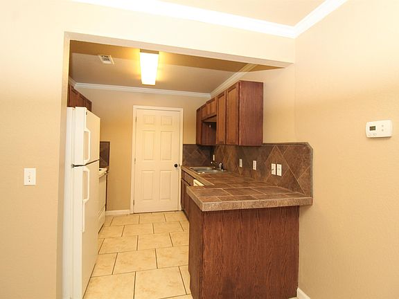 5th image of 2060 N Leverett Ave #2