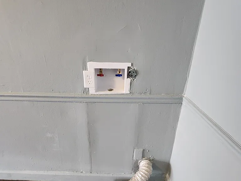 570 W 4th St #1 — Photo 2