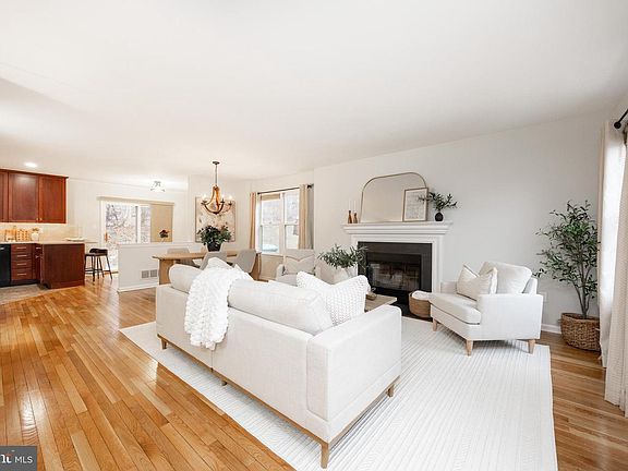 4th image of 525 Pickering Station Dr