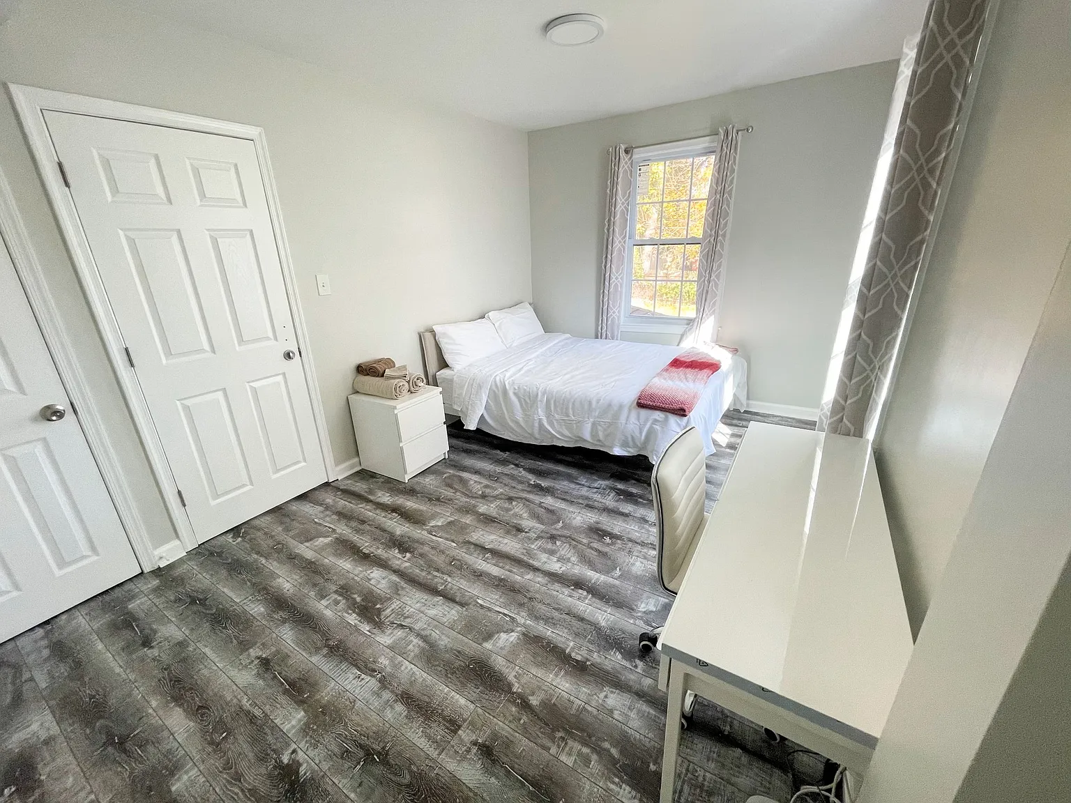 4 bed, 1350 sqft, $1,295 — Photo 2