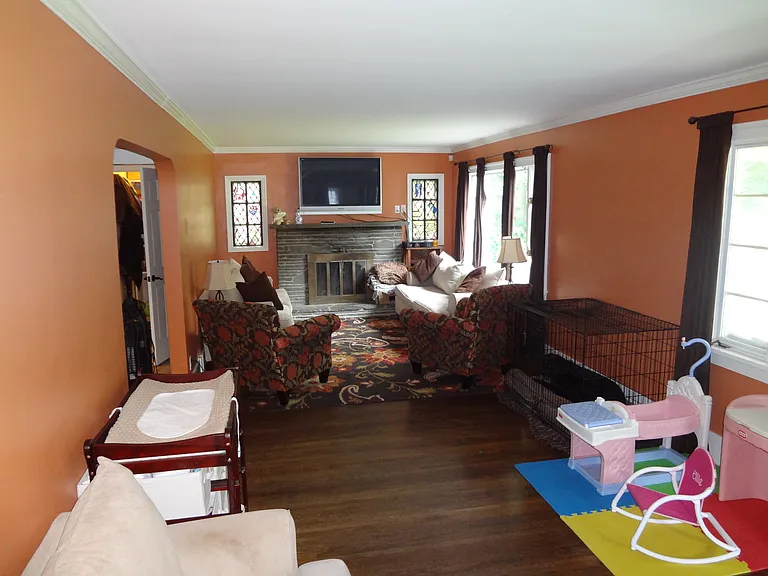 2538 Clover St — Photo 8