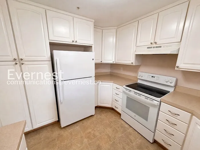 701 Vineland Ct — Photo 6