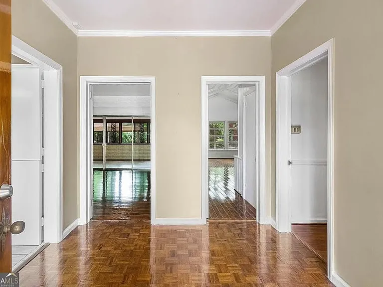 757 Old Ivy Rd NE — Photo 5