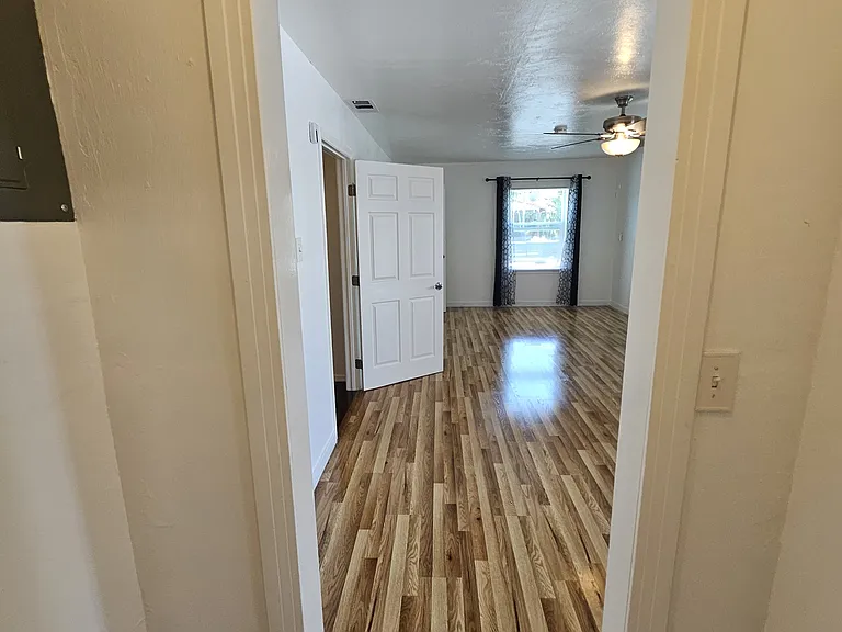 320 Locust Ave — Photo 23