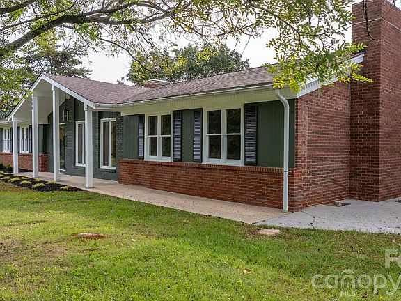 4th image of 500 Pete Brittain Rd #32