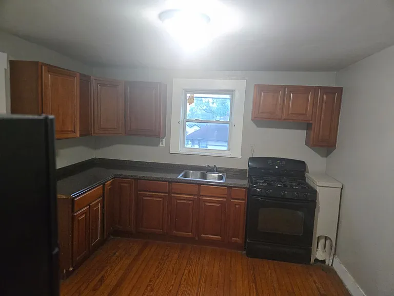 144-146 Mapes Ave #3 — Photo 17