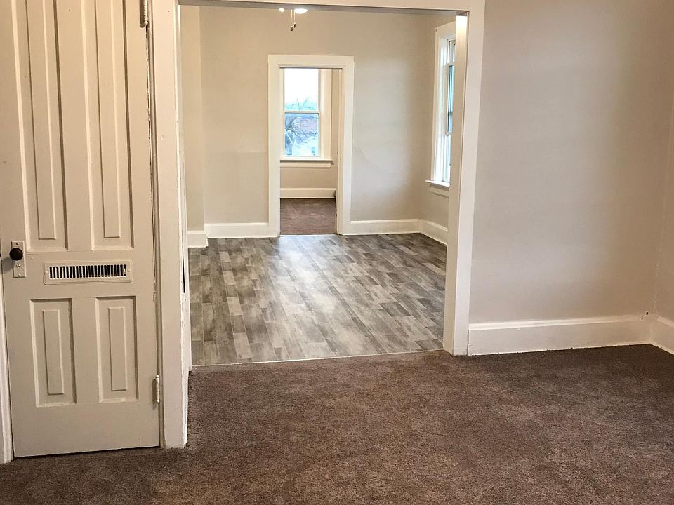 Spacious living and dinning area, great for family gatherings.