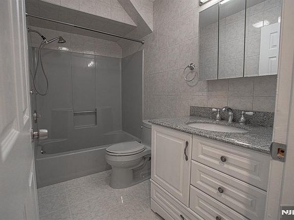 5th image of 31 Fairmount Ave APT 6A