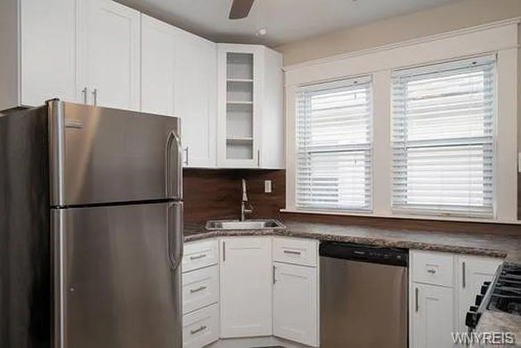 332 Commonwealth Ave — Photo 3