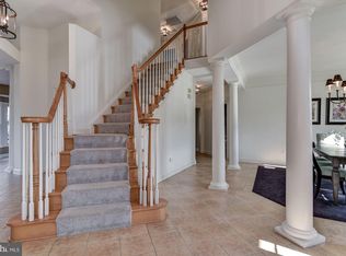 13915 Willow Tree Dr, Rockville, MD 20850