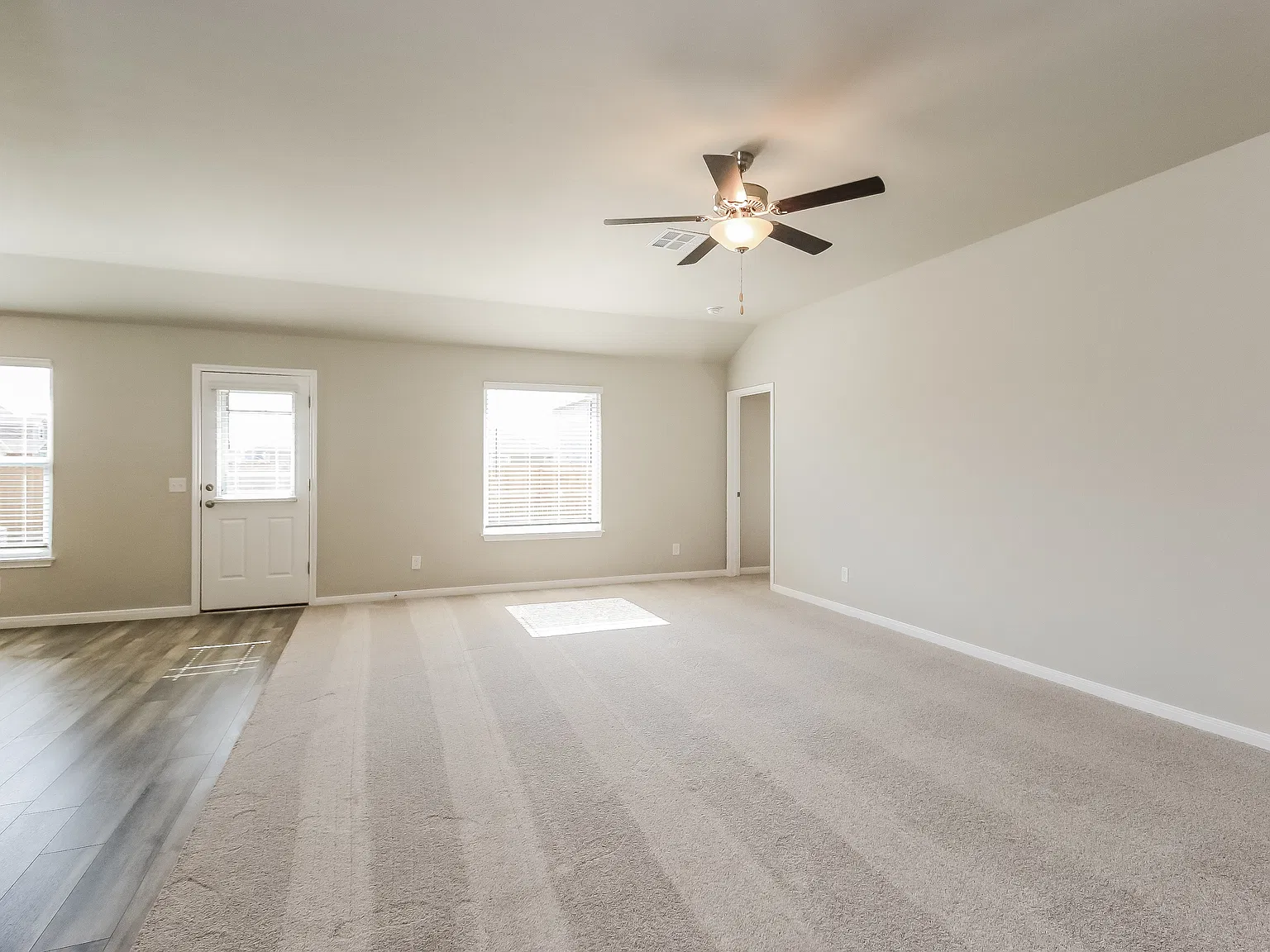 3 bed, 2.0 bath, 2152 sqft, $1,545 — Photo 3