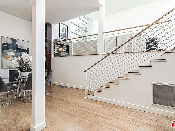 3rd image of 704 Huntley Dr