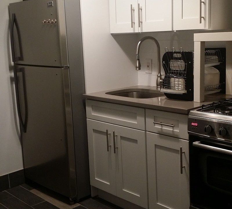 2nd image of 314 Grove St APT 2R