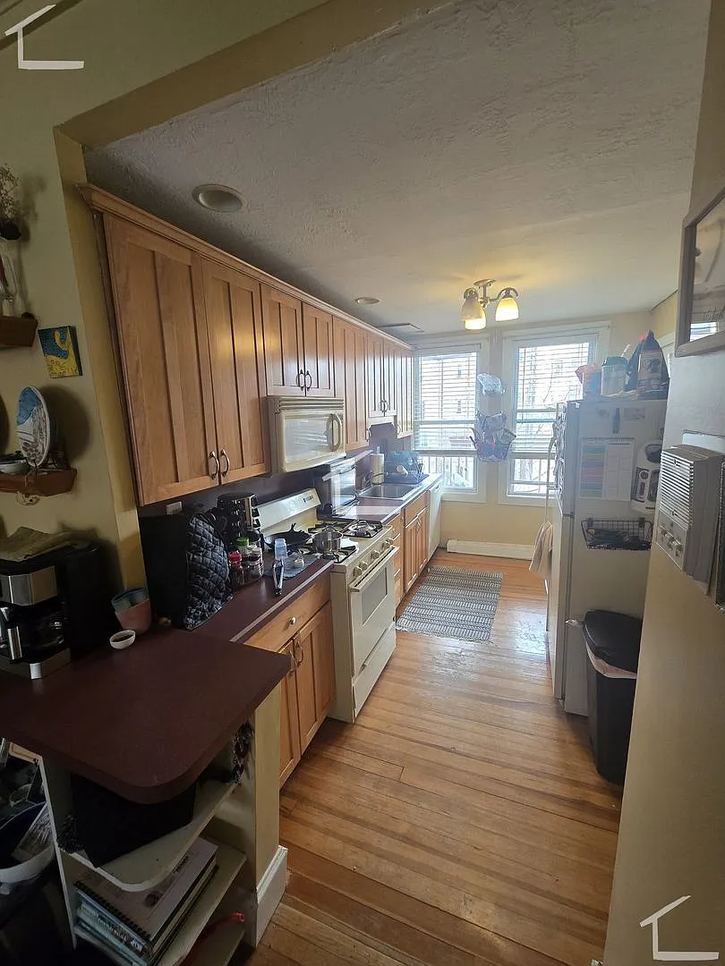 Very Nice 2 bed in Brighton.... Sept 1st!! — Photo 3