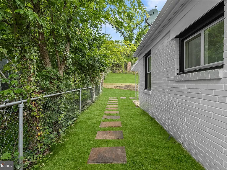 402 Elm Ave — Photo 32