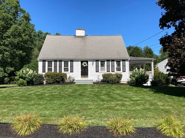 32 Trowbridge Cir, Stoughton, MA 02072