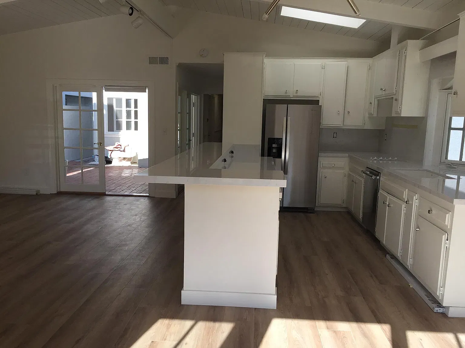 3 bed, 1500 sqft, $8,450 — Photo 3