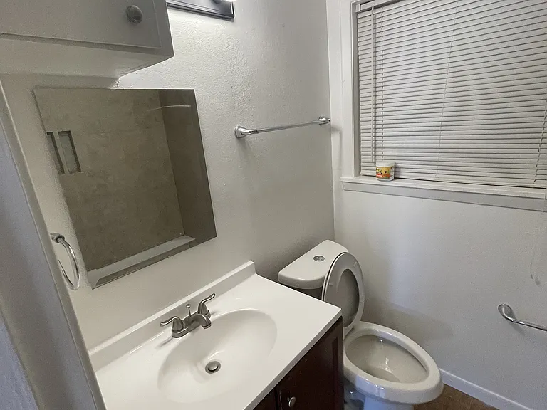 305 Midway Dr — Photo 5