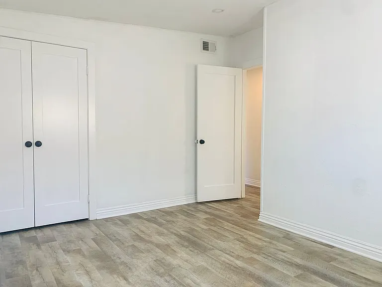 1117 Holly Ave — Photo 10