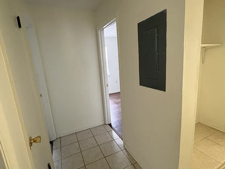 502 Chateau Cir — Photo 9