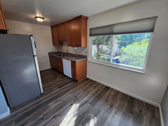 3rd image of 211 Rushmore Ln #8