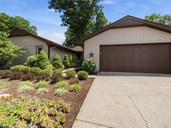 3828 Surfside Cir, Aurora, OH 44202