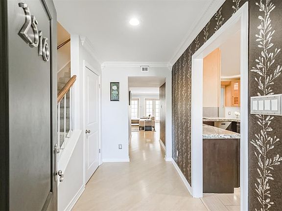 4th image of 2516 Bering Dr