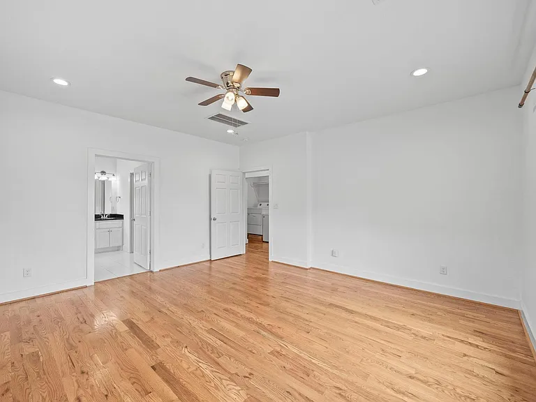 4734 Bell St #B — Photo 6