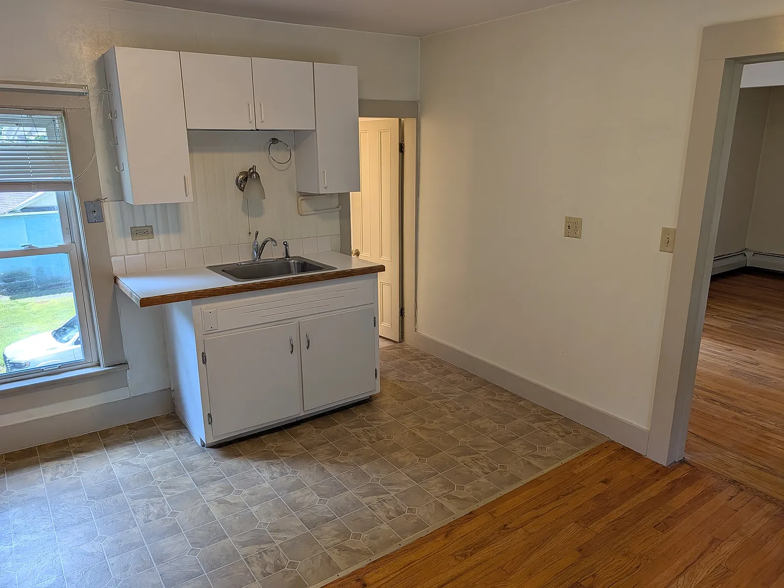 1 bed, 777 sqft, $1,200 — Photo 3