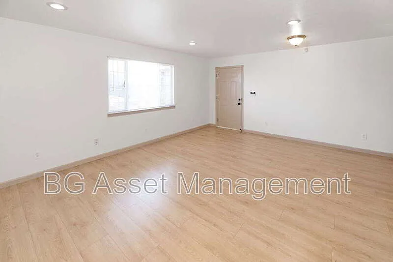 2 bed, 1.0 bath, $1,950 — Photo 3