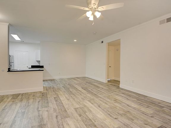 4th image of 2900 Sunridge Hts Unit 321